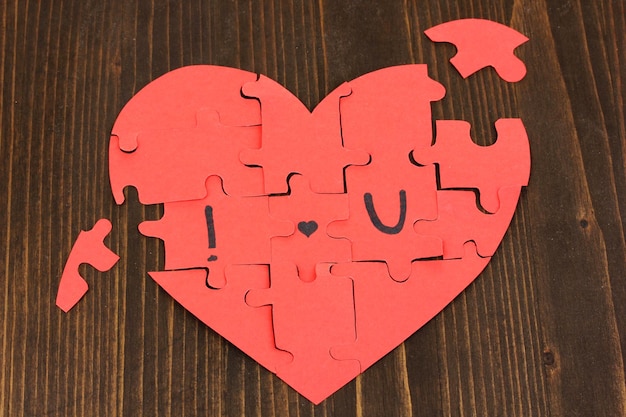 Puzzles en forme de coeur avec des mots I