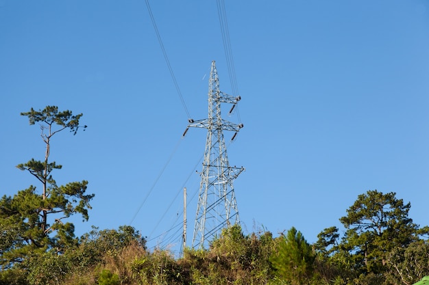 Pylône électrique à haute tension