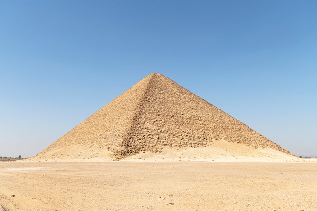 La Pyramide du Nord est la plus grande des trois grandes pyramides situées sur le territoire de la nécropole de Dahchour. C'est la troisième plus haute pyramide d'Égypte, après Khéops et Khafra à Gizeh.