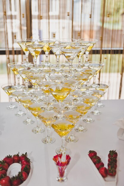 La pyramide des flûtes à champagne 6708