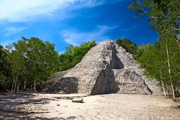 Pyramide Maya Nohoch Mul à Coba, Mexique