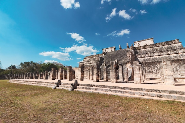 Pyramide et ville en ruines à Tulum Mexique