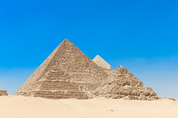 Pyramides Avec Un Beau Ciel De Gizeh Au Caire, Egypte.