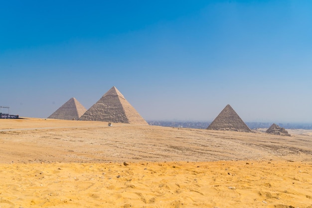 Les pyramides de Gizeh le plus ancien monument funéraire du monde