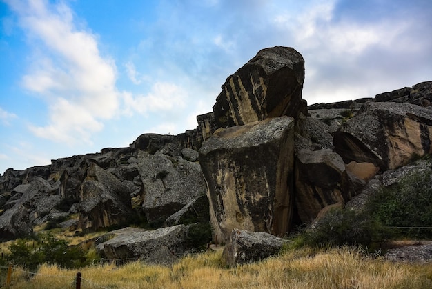 Qobustan touristique avec zone de pétroglyphes inscrite au patrimoine mondial de l'Unesco en Azerbaïdjan Bakou