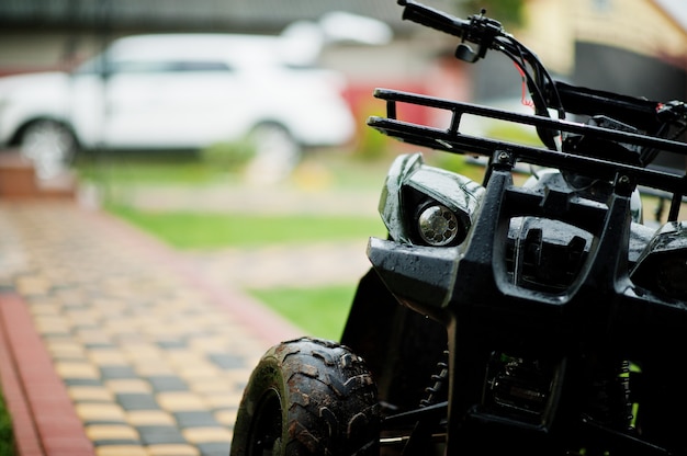 Quad ATV à quatre roues à usage domestique.