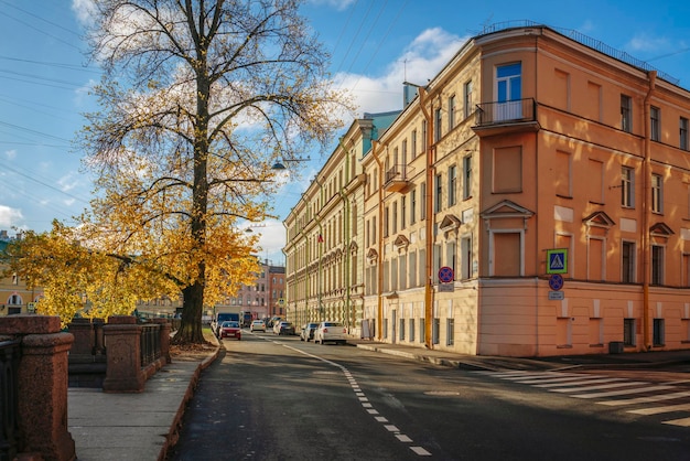 Quai du canal Griboïedov par un beau matin d'automne, Saint-Pétersbourg, Russie