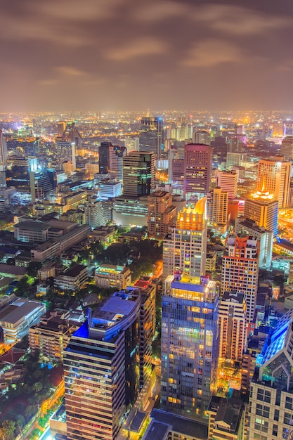 Quartier des affaires avec haut bâtiment, Bangkok