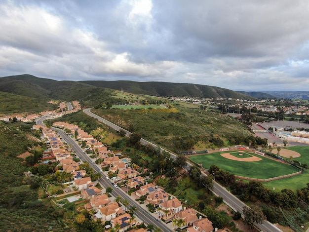 Quartier de banlieue vue aérienne avec de grandes villas à côté de l'autre à Black Mountain San Diego