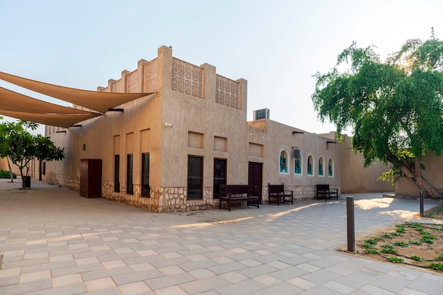 Le quartier historique de Shindagha dans le quartier de la crique de Dubaï est une attraction touristique et touristique populaire dans les Émirats Arabes Unis Vieux Dubaï