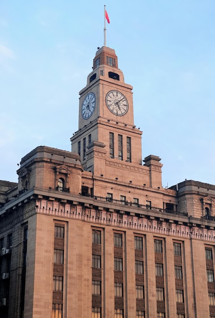 Quartier de Shanghai Waitan avec des bâtiments historiques le matin