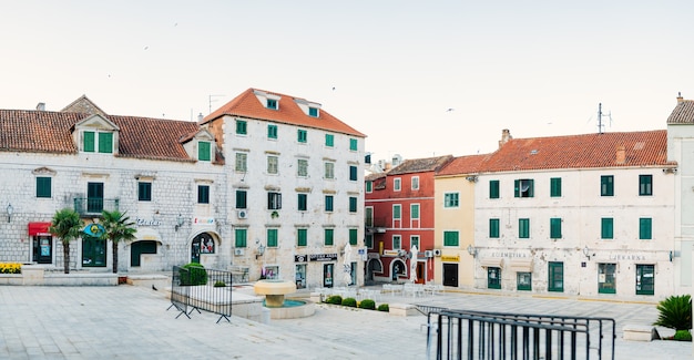 Le quartier de la vieille ville la ville de makarska