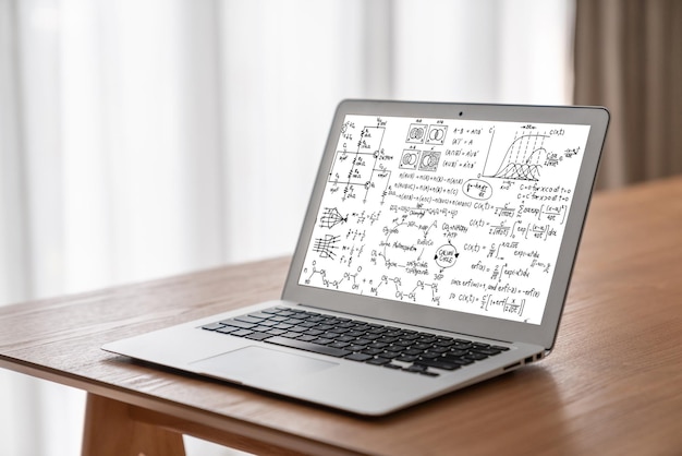 Équations mathématiques et formule à la mode sur écran d'ordinateur