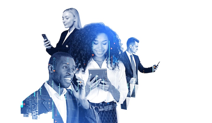 Photo quatre hommes d'affaires utilisant un smartphone pour le réseau et la communication en ligne