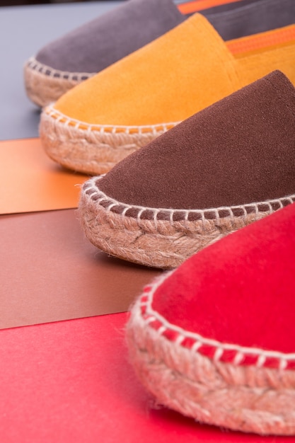 Quatre paires d'espadrilles