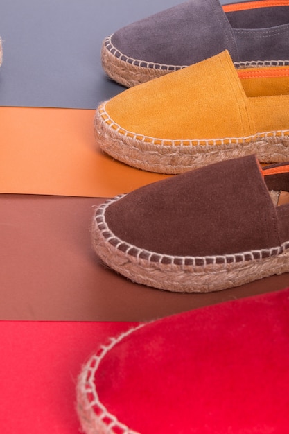 Quatre paires d'espadrilles