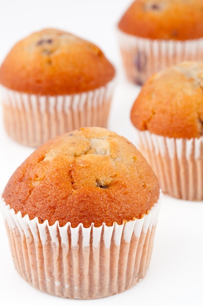 Quatre petits muffins cuits au four