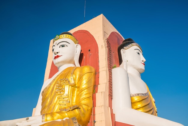 Quatre visages de Bouddha au Bouddha Kyaikpun à Bago, Myanmar