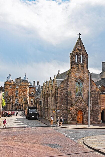 Queens Gallery Et Palais De Holyroodhouse Dans Le Royal Mile D'édimbourg En écosse. édimbourg Est La Capitale De L'écosse Au Royaume-uni.