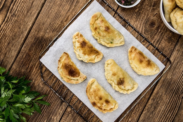 Quelques Empanadas fraîches mise au point sélective gros plan