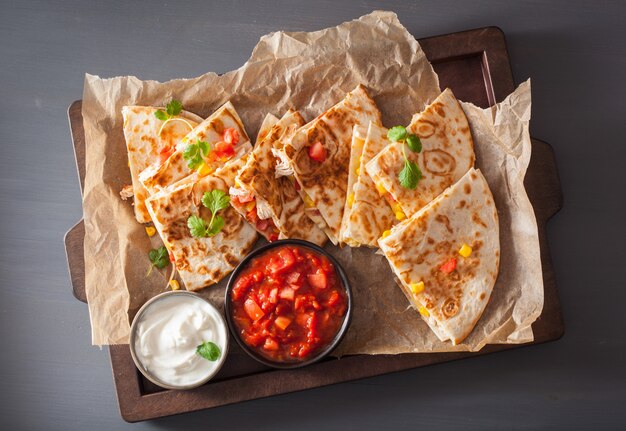 Quesadilla mexicaine aux tomates et fromage