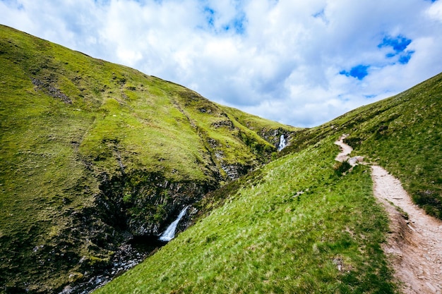 Photo la queue de la jument grise une cascade près de moffat en écosse