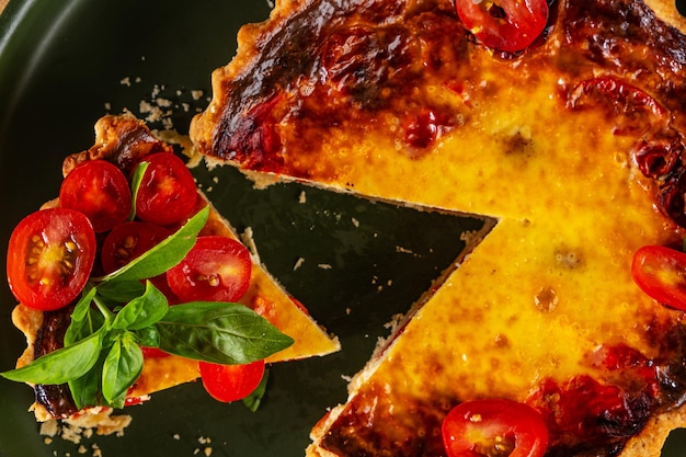 Quiche au fromage et à la tomate aux cerises