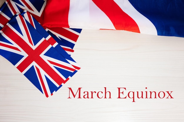 Équinoxe de mars concept de vacances britanniques Maison de vacances au Royaume-Uni Fond de drapeau de la Grande-Bretagne