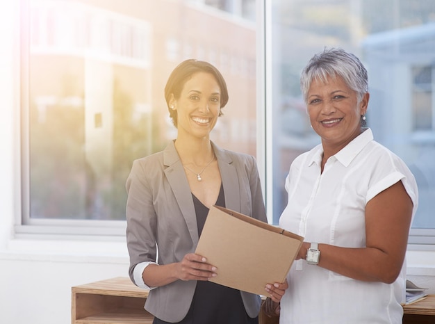 Équipe d'affaires féminine et portrait au bureau pour le travail d'équipe ou la collaboration réussi