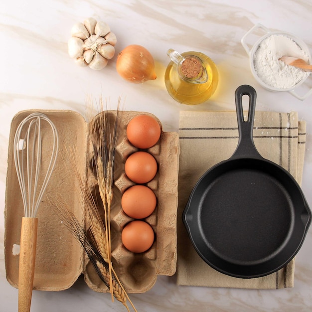 Équipement de cuisson de baseUstensiles et ingrédients Moustache d'œuf Tasses à mesurer Farine