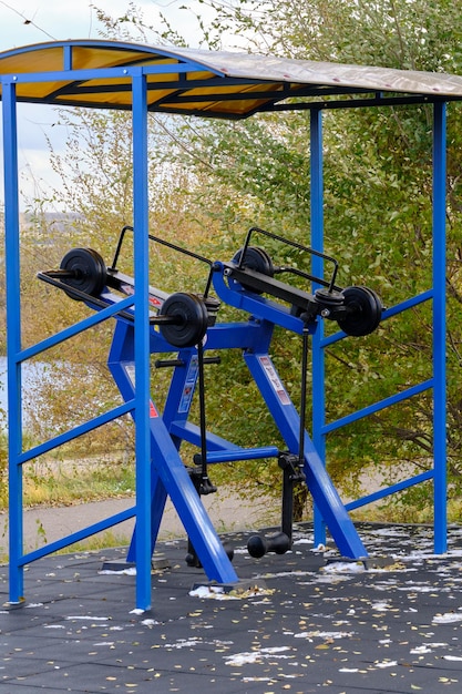 Équipement sportif en plein air dans un parc public