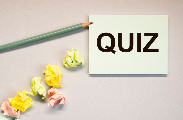 Quiz ou mot de quiz, inscription, jeu amusant avec des questions.