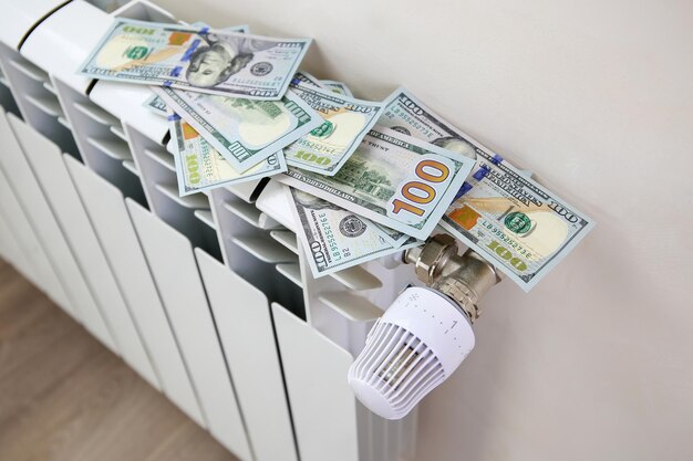 Radiateur et argent Le concept de paiement pour le chauffage