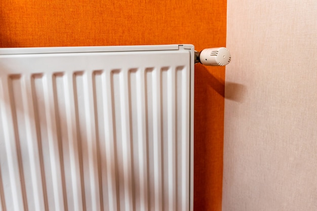 Radiateur blanc pour chauffer la pièce