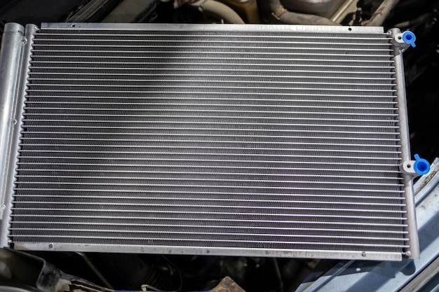 Un Radiateur De Voiture Est Affiché Avec Le Mot Auto Dessus La Texture Du  Radiateur De Voiture