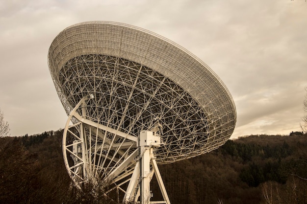 Radiotélescope Effelsberg, Allemagne. Diamètre de 100 mètres, deuxième plus grand radiotélescope dans le w