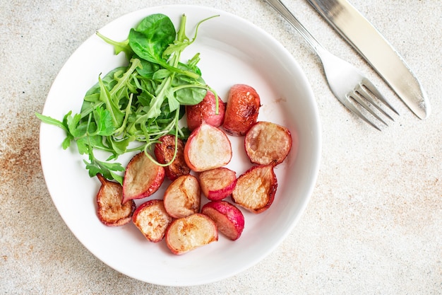 Radis frit légumes recette originale légumes régime végétarien végétalien ou végétarien repas sain collation