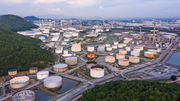 Raffinerie industrie pétrochimique zone de gaz de pétrole affaires d&#39;import et export international