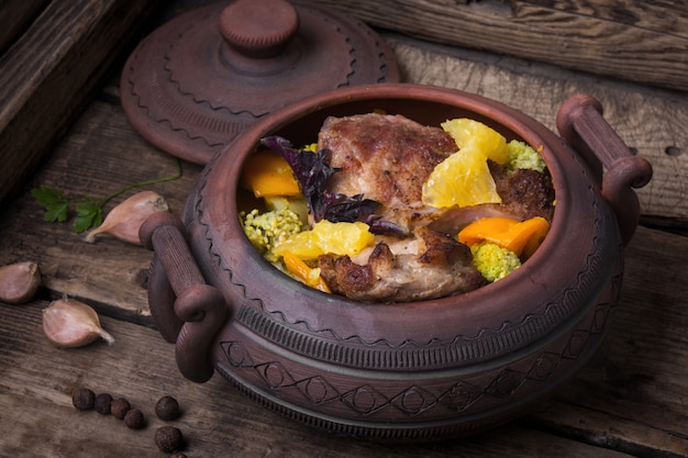 Ragoût de boeuf dans le pot