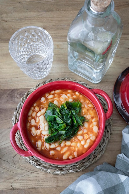 Ragoût de haricots blancs aux légumes Protéine végétale Régime végétarien Photographie culinaire