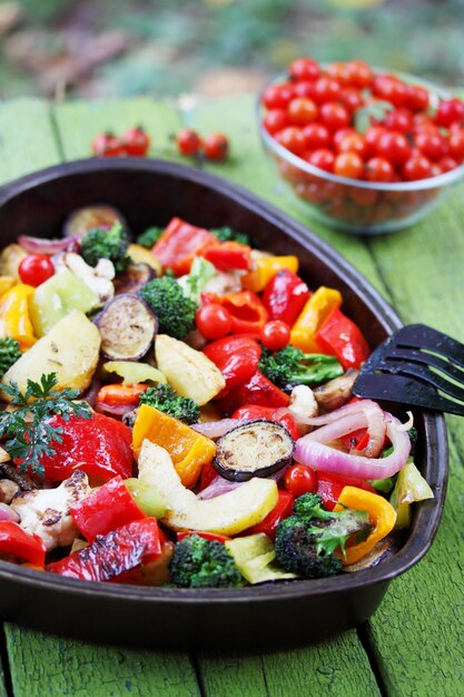 Ragoût de légumes dans un bac