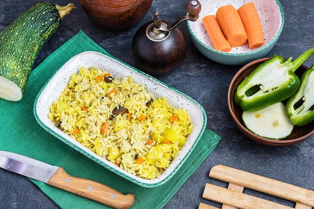 Ragoût de légumes végétarien avec carottes de courge et champignons sauvages