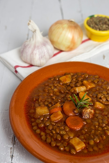 Ragoût de lentilles au chorizo ​​et au porc