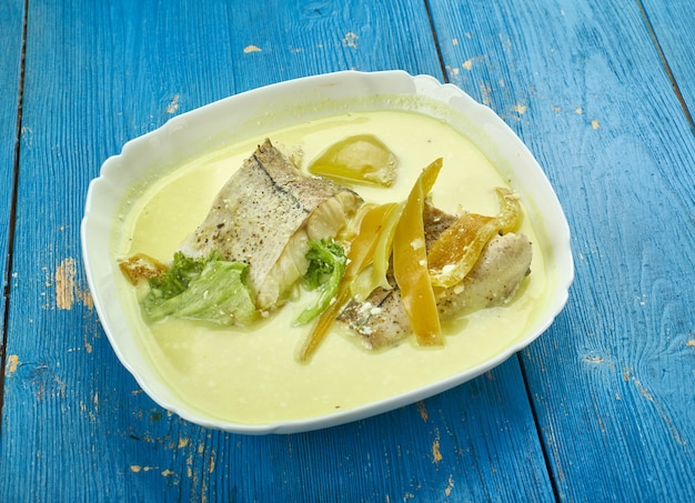 Ragoût de poisson au curry de Goan, voici ce ragoût de poisson aromatisé aux piments forts, au jus de citron et au lait de coco.