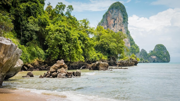 Railay Beach à la lumière du jour à Krabi Thaïlande Asie