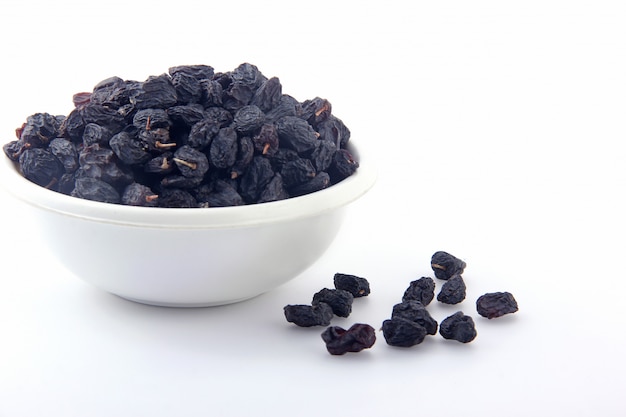 Raisin Noir Dans Un Bol Blanc