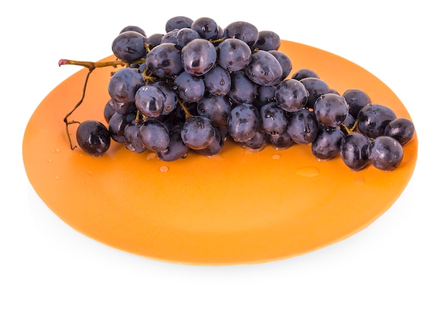 Raisins bleus dans une plaque d'argile