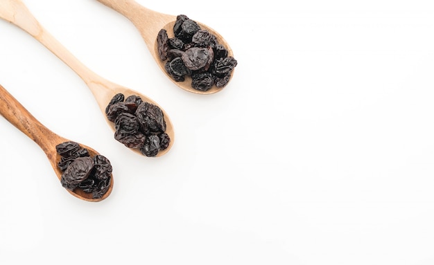 raisins noirs sur blanc