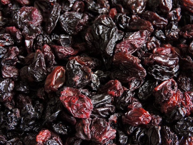 Raisins noirs. Raisins secs séchés au soleil.