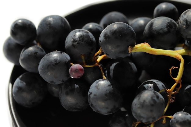 Raisins rouges foncés frais se bouchent